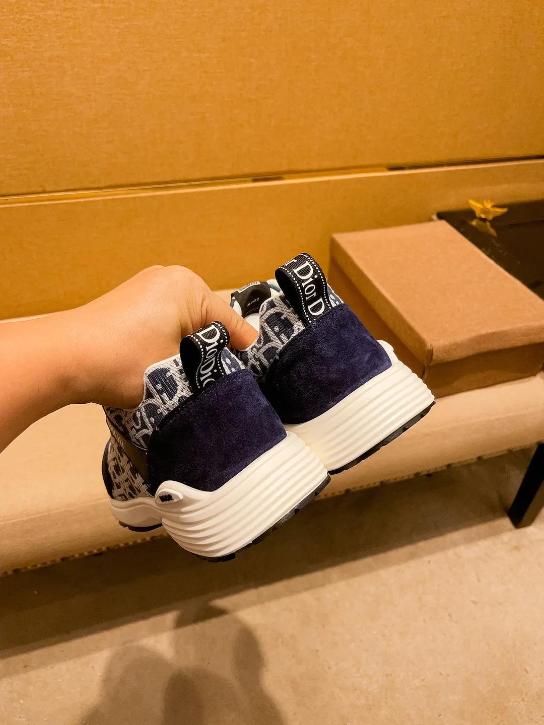 Men's shoes 💰 440💰【Dior】🔥 High-end men's shoes brand official website 1:1 latest masterpiece: the upper is made of Italian imported first-layer cowhide with a comfortable and breathable lining➕original non-slip and wear-resistant outsole🔥, making walking more convenient and comfortable! An exclusive new model, a stunning work, a beautiful 1:1 replica [color] compared to the official quality! Create a fashionable personality to set off your uniqueness! A must-have for trendy men! Classic🔥Size: 38-44 Color: 🔥Multiple colors available🔥.